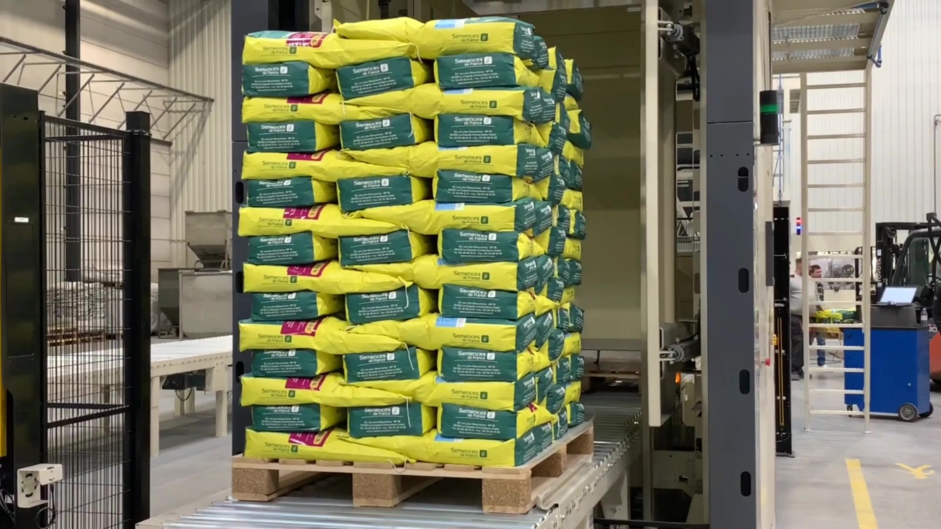 15220 Animal Feed Packaging & Palletizing paper bags -thumb-1